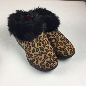 Women cozy black faux fur leopard print slippers